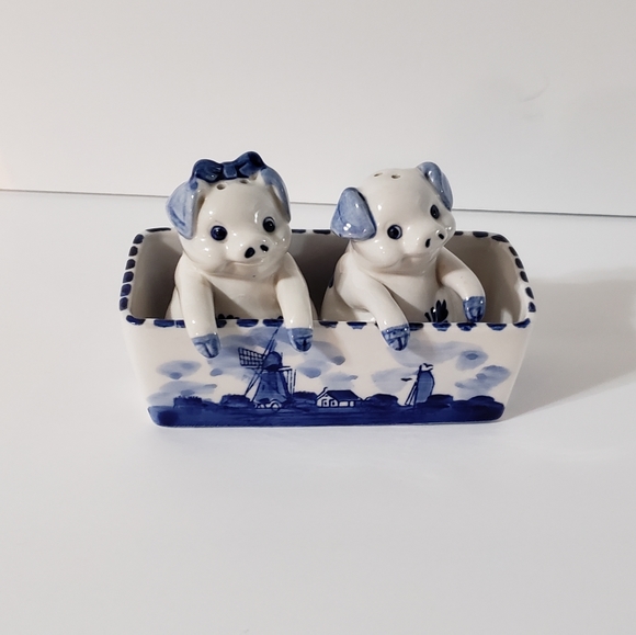 Delf Blue Pig Salt and Pepper Shaker with Trough